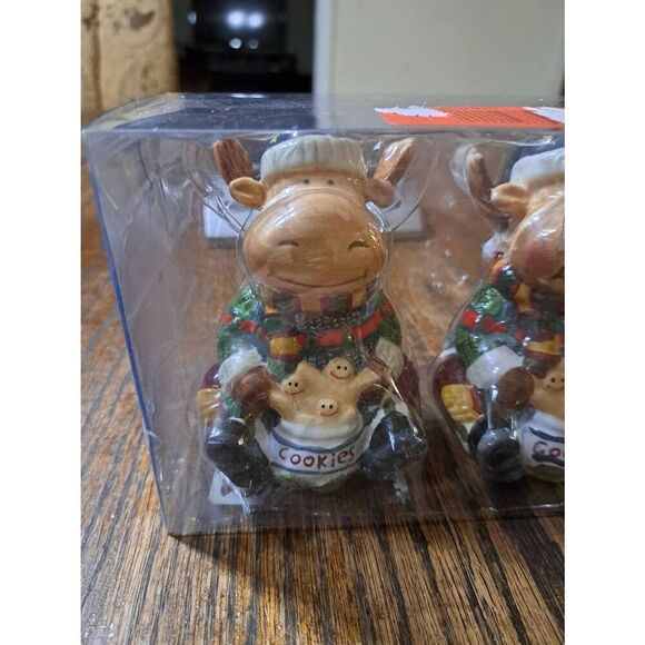 Holiday Time Moose Christmas Holiday Salt and Pepper Shakers  Ceramic - Picture 2 of 7